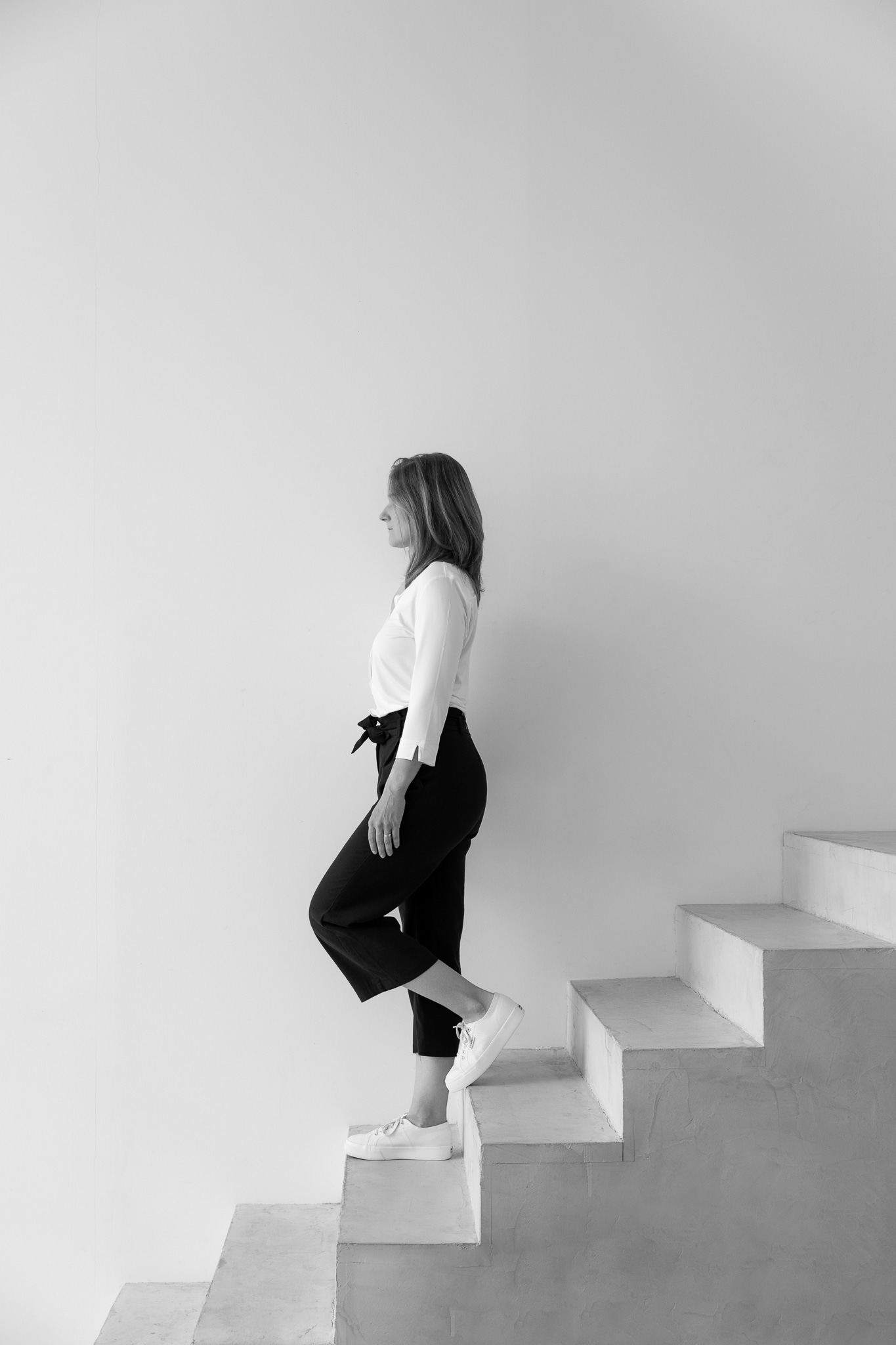 Charlotte Wagner geht die Treppe runter